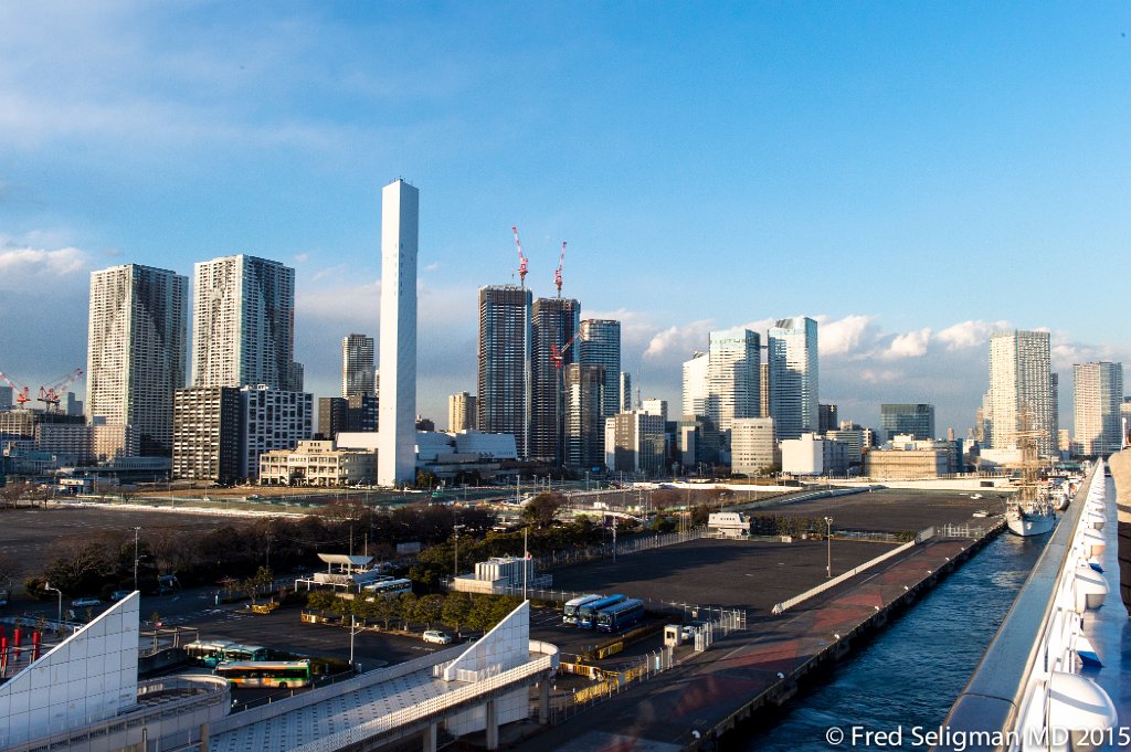 20150311_170037 D4S.jpg - Views of Tokyo from harbor (Tokyo Bay), leaving Tokyo